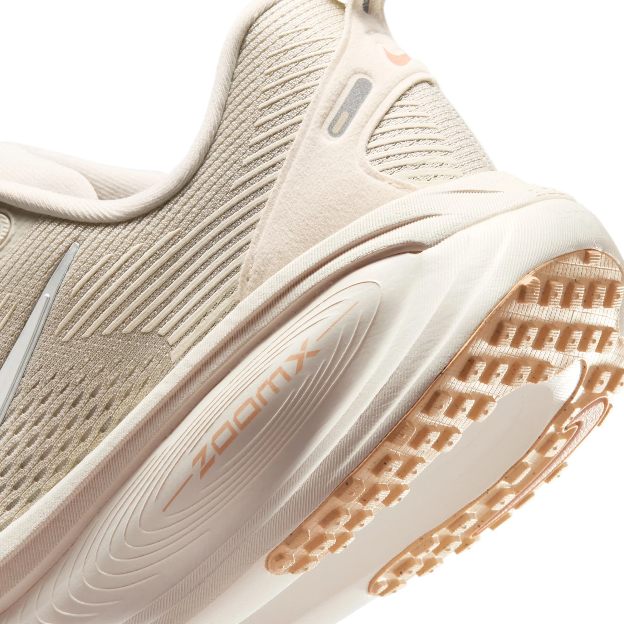 Nike Womens Vomero 18 - Light Bone/Metallic Silver/Arctic Orange - Neutral - SU26 - Image 11